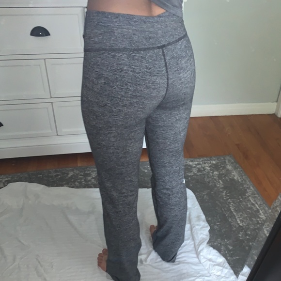 Grey lululemon yoga pants - Picture 3 of 7